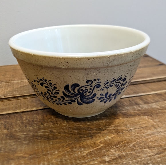 Vintage PYREX Homestead Pattern Small Mixing Bowl | Blue and Tan 401 750 ml - Picture 9 of 11